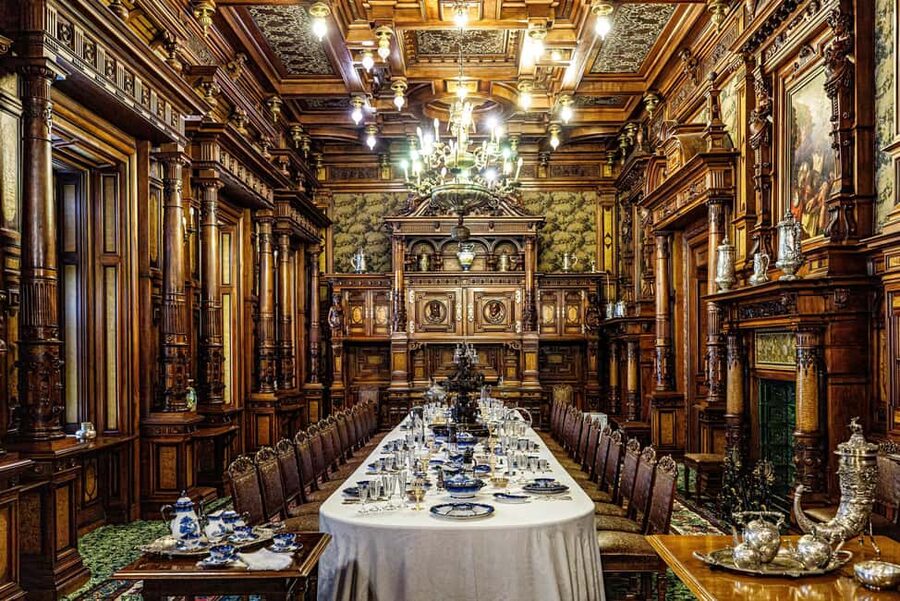 1-Day Minivan Tour 3 Castles: Peles, Wednesday & Dracula’s - Languages, equipment, and practical comfort