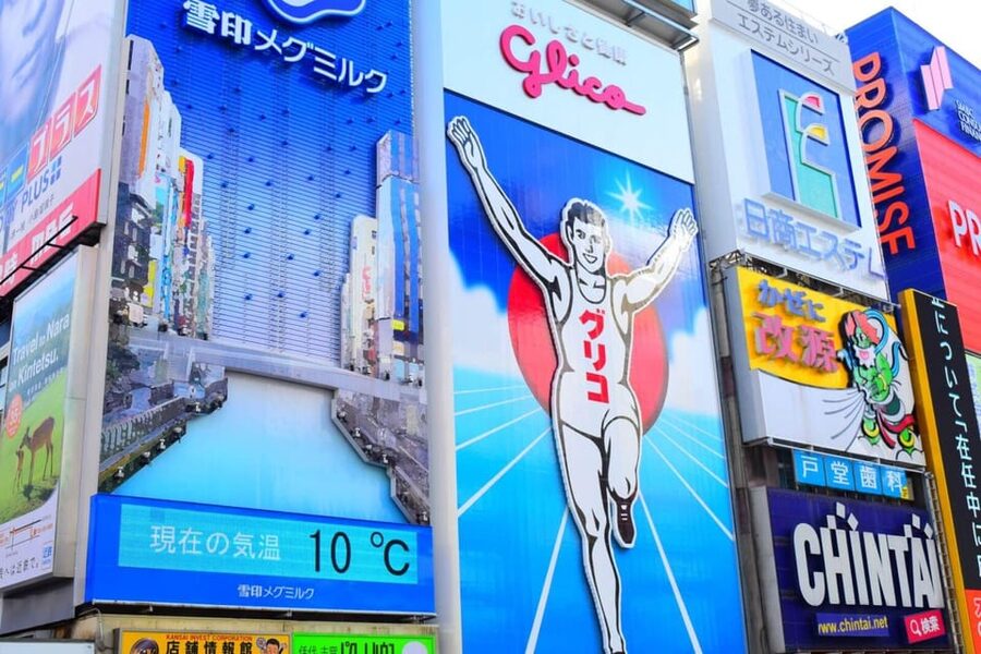 1-Day walking tour in Osaka：Castle, temples and Ukiyoe - What the $136 price includes