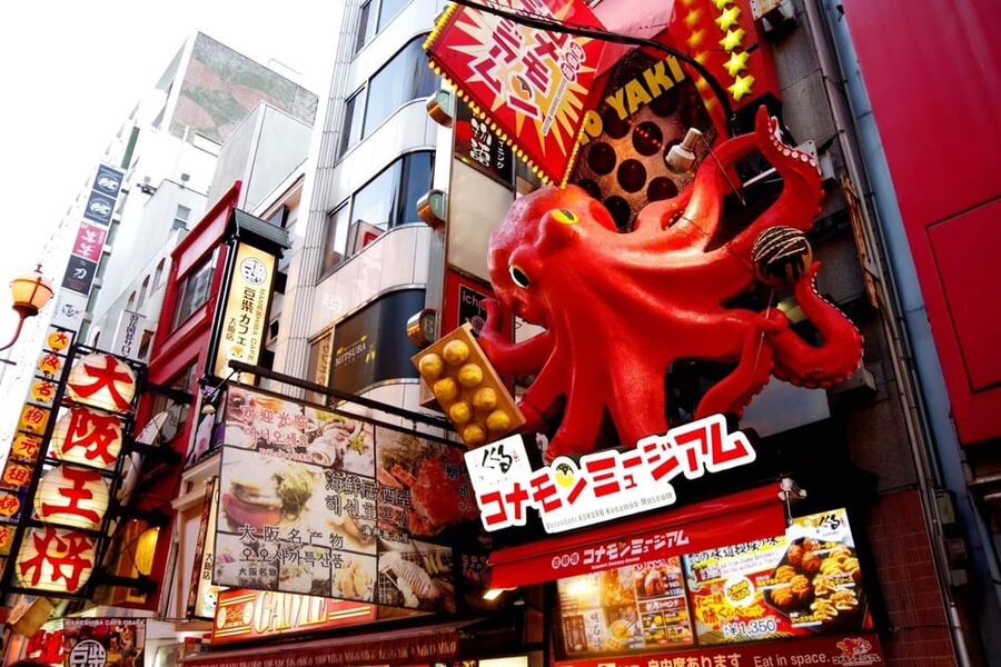 1-Day walking tour in Osaka：Castle, temples and Ukiyoe - Lunch at Kuromon Ichiba Market