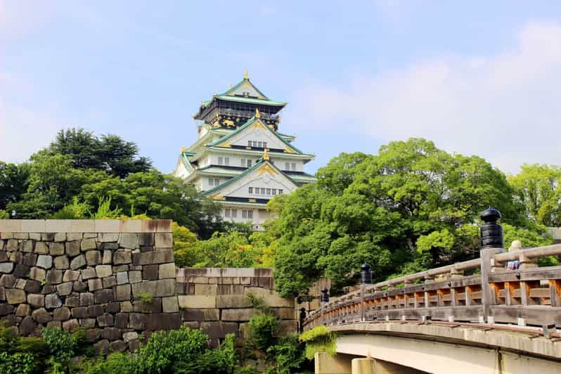 1-Day walking tour in Osaka：Castle, temples and Ukiyoe - Meeting Winky at Osaka Station