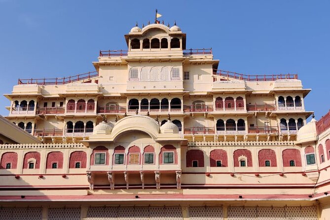 2-Day Private Jaipur City Sightseeing Tour with Three Forts - Day one: Amer Fort, the stepwell, and Jaipur’s royal center