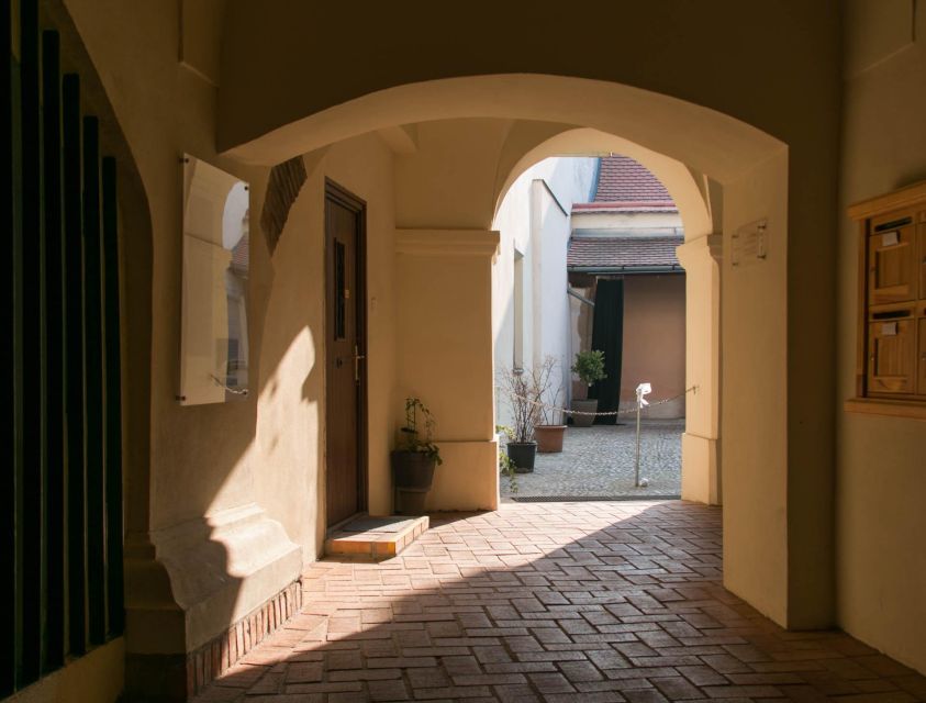 2 Hours Buda Castle Walking Tour - Walk with a Historian - Why this two-hour route works