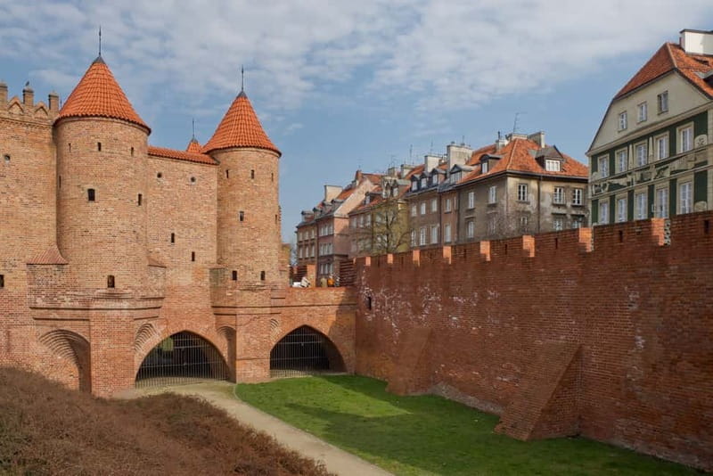 3 hour: Warsaw Old Town with Royal Castle /inc. Pick-up/ - Pilsudski Square and the Tomb of the Unknown Soldier
