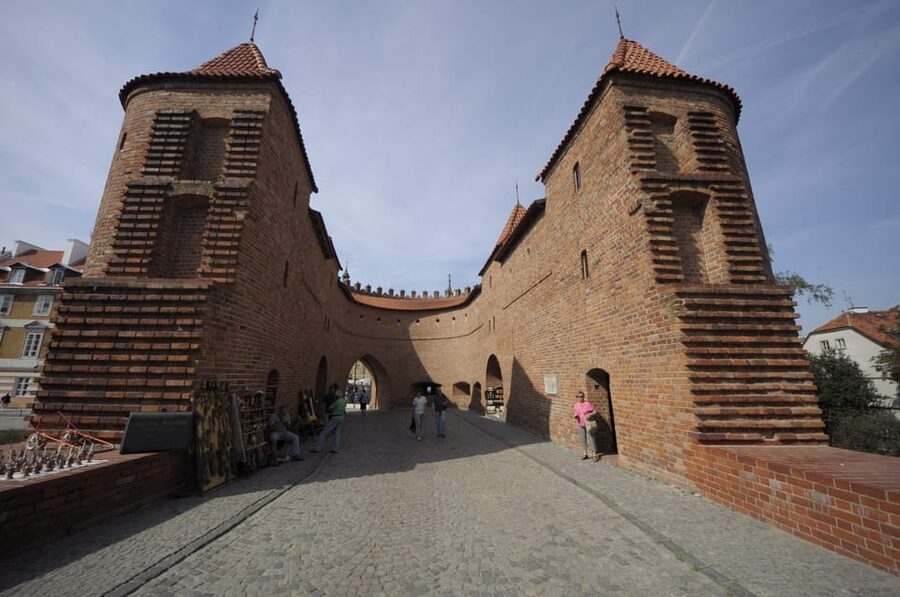 3 hour: Warsaw Old Town with Royal Castle /inc. Pick-up/ - Small group or private tour: which fits you?