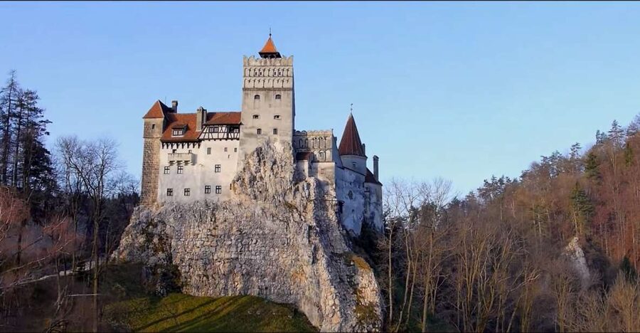 7h Dracula's Castle Private Tour from Bucharest - Fast Tour - How the private guide changes the day