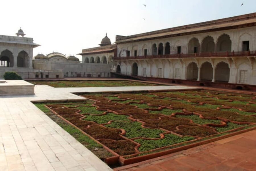 Agra fort, Baby Taj & Mehtab Bagh Express Ticket With Option - Who should book this experience?