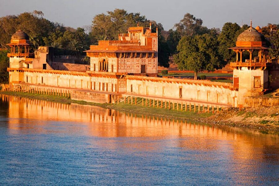 Agra fort, Baby Taj & Mehtab Bagh Express Ticket With Option - Agra Fort gives the day its strongest historical focus