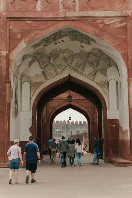 Agra Fort: Guided UNESCO Heritage Walking Tour - Jahangiri Mahal and the meeting of styles