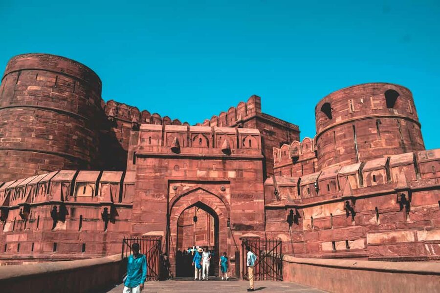 Agra Fort: Guided UNESCO Heritage Walking Tour - What one hour really allows