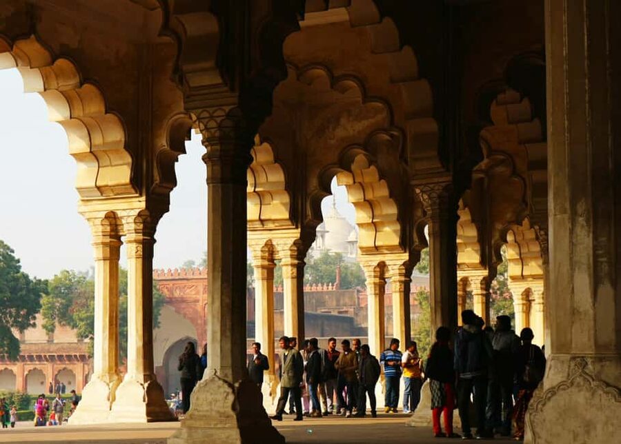 Agra Fort: Guided UNESCO Heritage Walking Tour - Seeing a fort that was also a royal home
