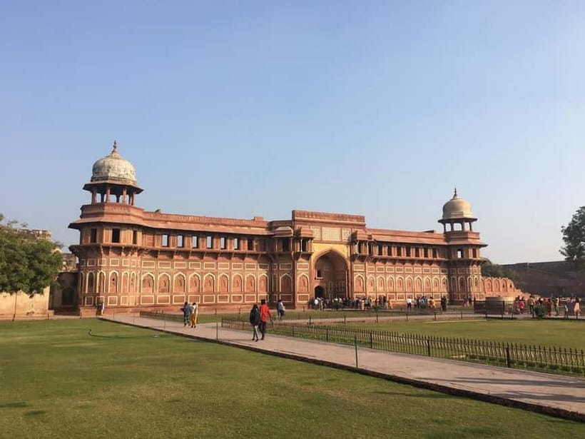 Agra: Guided City Tour Taj Mahal Agra Fort & Baby Taj by Car - Agra Fort, where Mughal power became visible