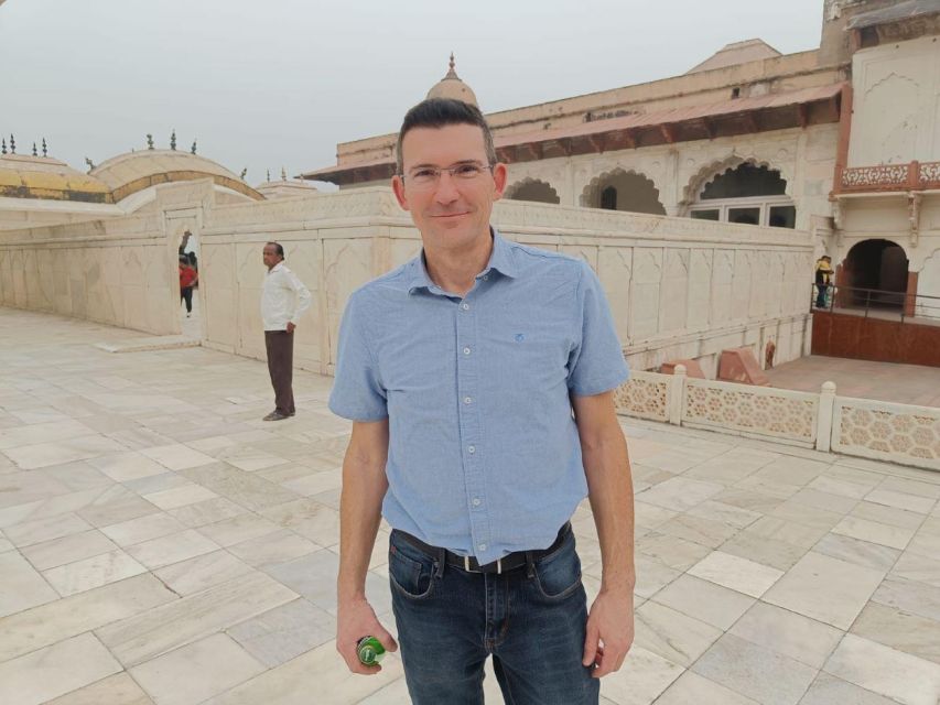 Agra: Skip-the-Line Taj Mahal & Agra Fort Private Tour - What the private guide adds