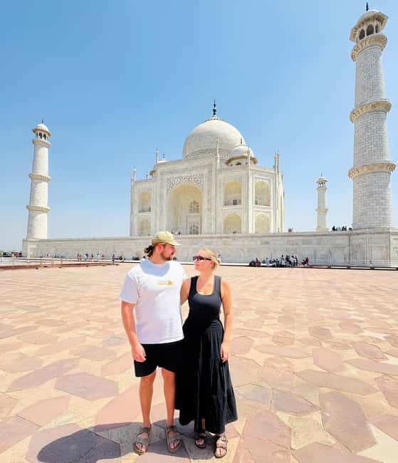Agra: Taj Mahal, Agra Fort and Baby Taj Guided Tour By Car - Reading Agra Fort beyond its massive walls