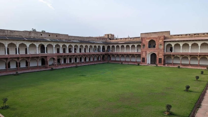 Agra: Taj Mahal, Agra Fort & Baby Taj Guided Day Tour - Meals, tickets, and the real value of the price