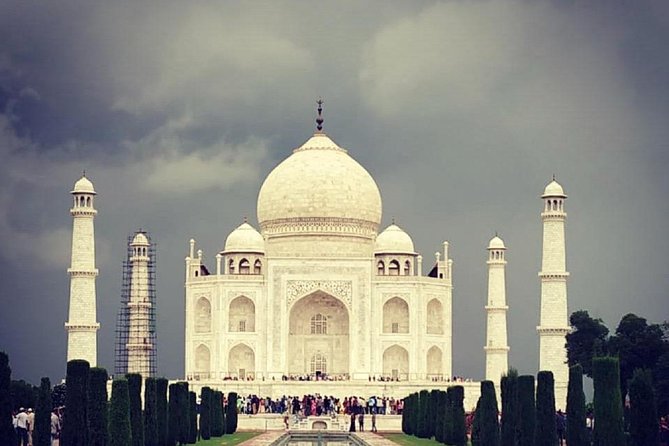 Agra: Taj Mahal and Mausoleum Guided Tour with Skip-the-Line - A private car makes the half-day easier