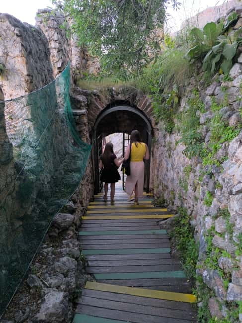 Alanya: Half Day Cable Car, Cave, Terraces&Sunset at Castle - Guides, languages, and the style of the tour