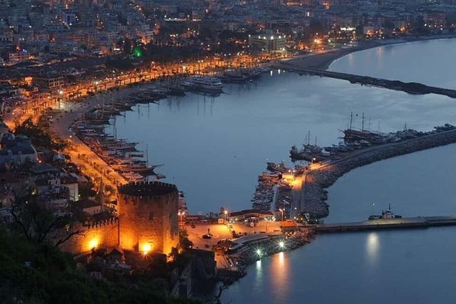 Alanya Night Tour: Castle, Cable Car & Cleopatra Beach - Languages and guide quality