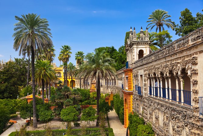Alcazar, Cathedral and Giralda Guided Tour with Priority Tickets - What the Guide Adds to the Ticket