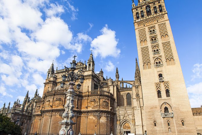Alcazar, Cathedral and Giralda Guided Tour with Priority Tickets - Seville Cathedral, About 75 Minutes Inside