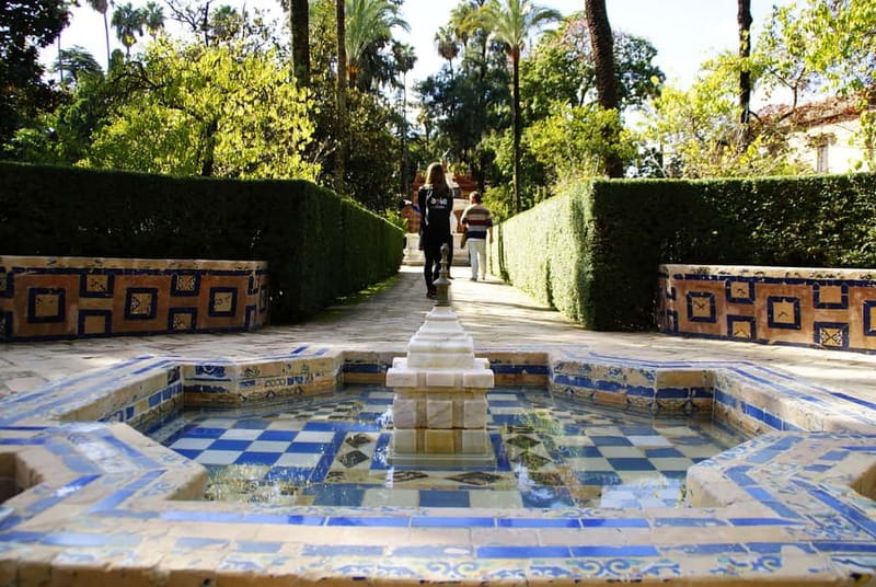 Alcazar & Cathedral of Seville Exclusive Group max. 9 guests - Is $97 good value?