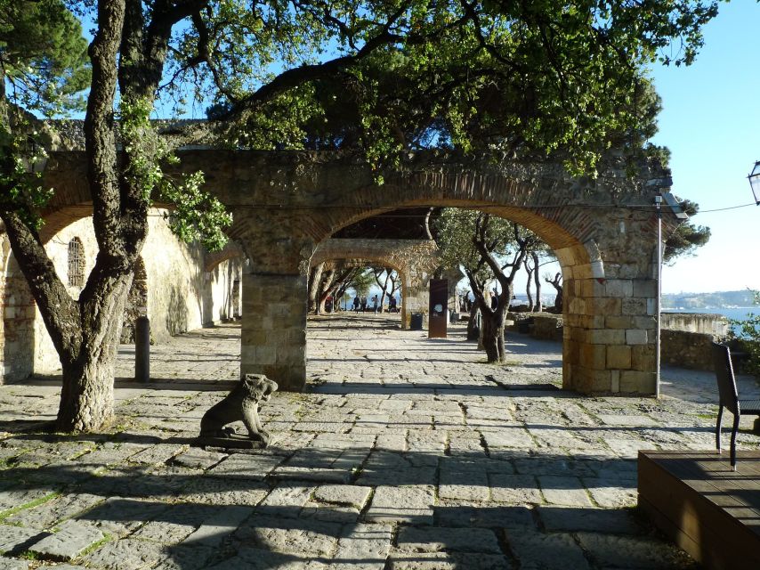 Alfama and the Castle of Saint George - Small Group Tour - Alfama first, with the 1147 siege as your guide