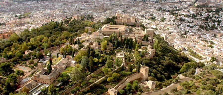 Alhambra and Albaicín Full-Day Private Tour from Seville - Who should book this day trip?