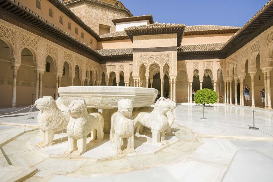 Alhambra and Albaicín Full-Day Private Tour from Seville - What the guide adds to the day