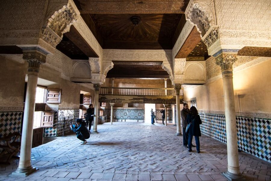 Alhambra and Albaicín Full-Day Private Tour from Seville - Is $548 per person fair?