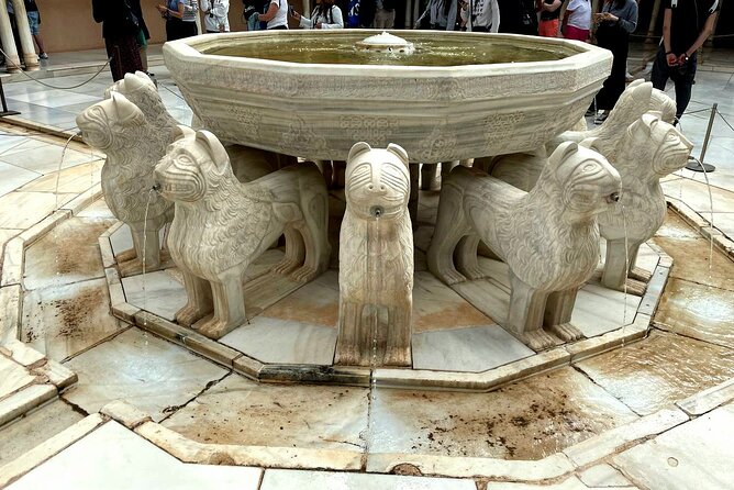 Alhambra and Nasrid Palaces Guided Tour with Tickets - Why a guide helps at the Alhambra