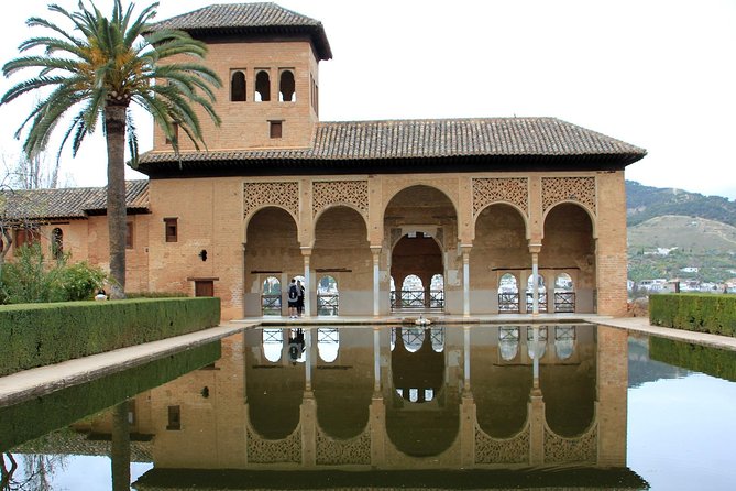 Alhambra Complete: Ticket Skip-the-Line Nasrid Palace and Generalife with Guide - Palace of Charles V: Renaissance geometry inside a Muslim citadel