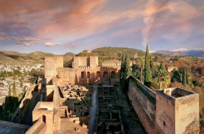 Alhambra: complete tour with Nasrid Palaces, official tour guide, and tickets