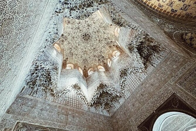 Alhambra Experience – Explore Nasrid Palaces & Generalife Gardens - Why the Alhambra deserves a full morning or afternoon