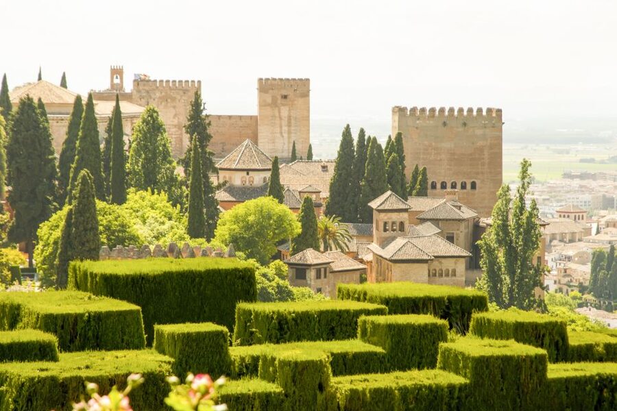 Alhambra: Generalife Gardens & Alcazaba Fast-Track Tour - A Three-Hour Introduction to the Alhambra