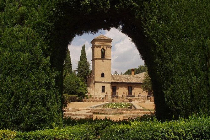Alhambra & Generalife Skip the Line Premium Tour including Nasrid Palaces - Who should book this Alhambra tour?