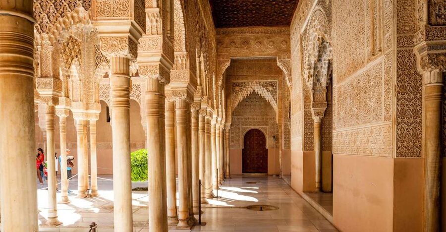 Alhambra & Generalife Tour including Transport & Admission - Key points at a glance
