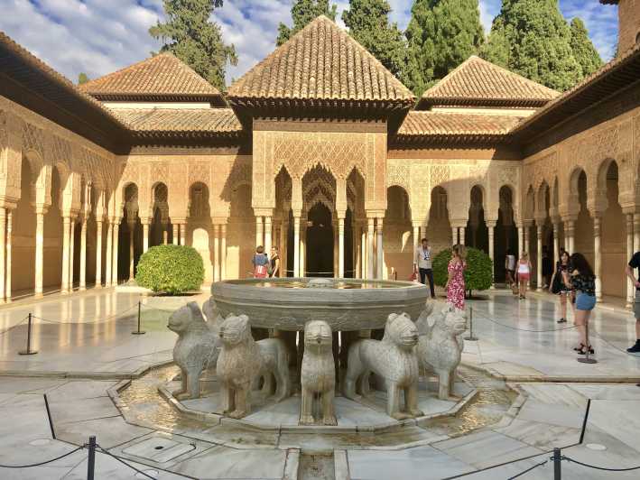 Alhambra: Guided Private Tour with Fast-Track Entry - Key points at a glance