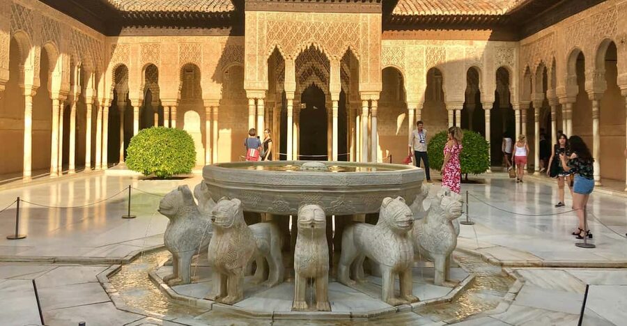 Alhambra: Guided Private Tour with Fast-Track Entry - Alcazaba: the military beginning