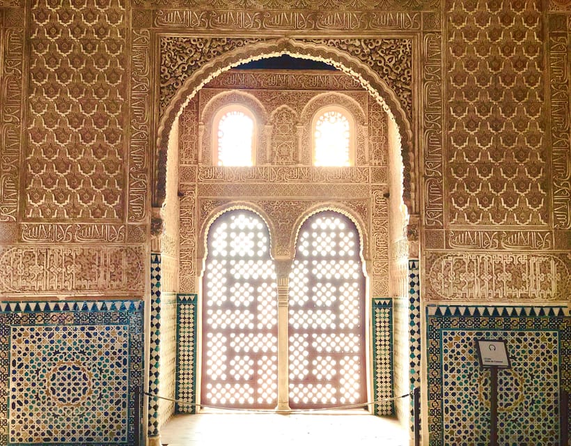 Alhambra: Guided Private Tour with Fast-Track Entry - Three hours, walking, and the pace