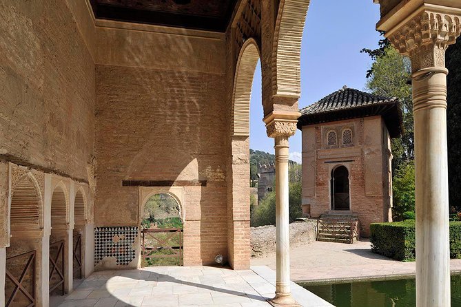 Alhambra Guided Tour & Albaicin Tour from Seville - Palace of Charles V adds a sharp change in style