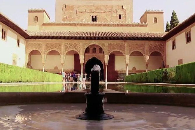 Alhambra Guided Tour & Albaicin Tour from Seville - Generalife gardens and the Nasrid view of leisure