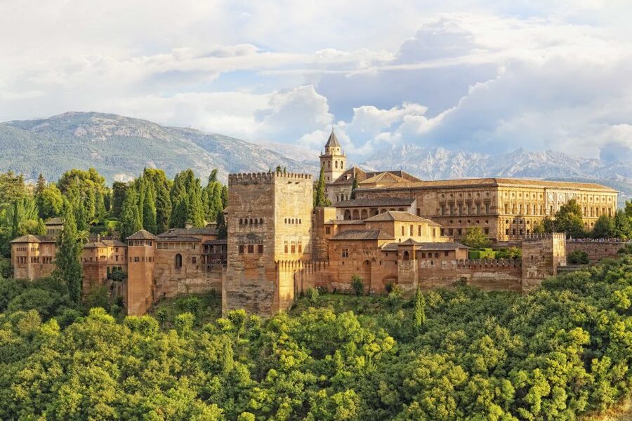 Alhambra Guided Tour with Fast-Track Entry - The Generalife Gardens: fountains, shade, and a slower opening