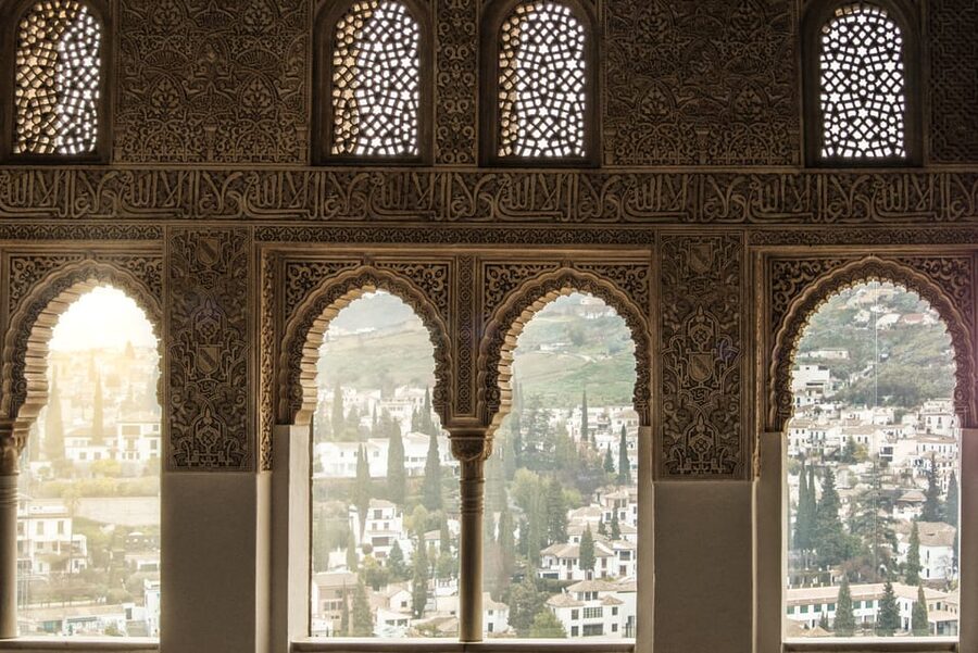 Alhambra & Nasrid Palace: Private Tour with Tickets - The Alcazaba and its military purpose