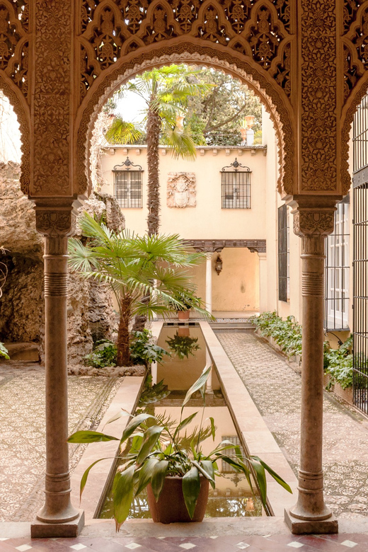 Alhambra & Nasrid Palace: Private Tour with Tickets - Palace of Charles V and the Christian chapter