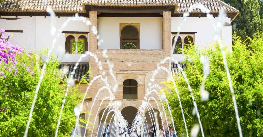 Alhambra, Nasrid Palaces and Albaicin Tour - Generalife gardens and the first 45 minutes