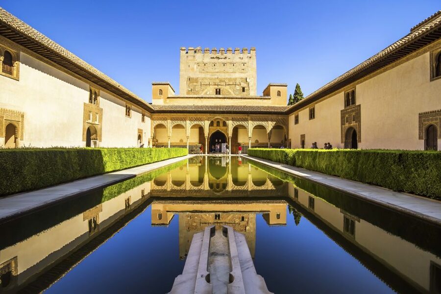 Alhambra, Nasrid Palaces and Albaicin Tour - The break between the two tour sections