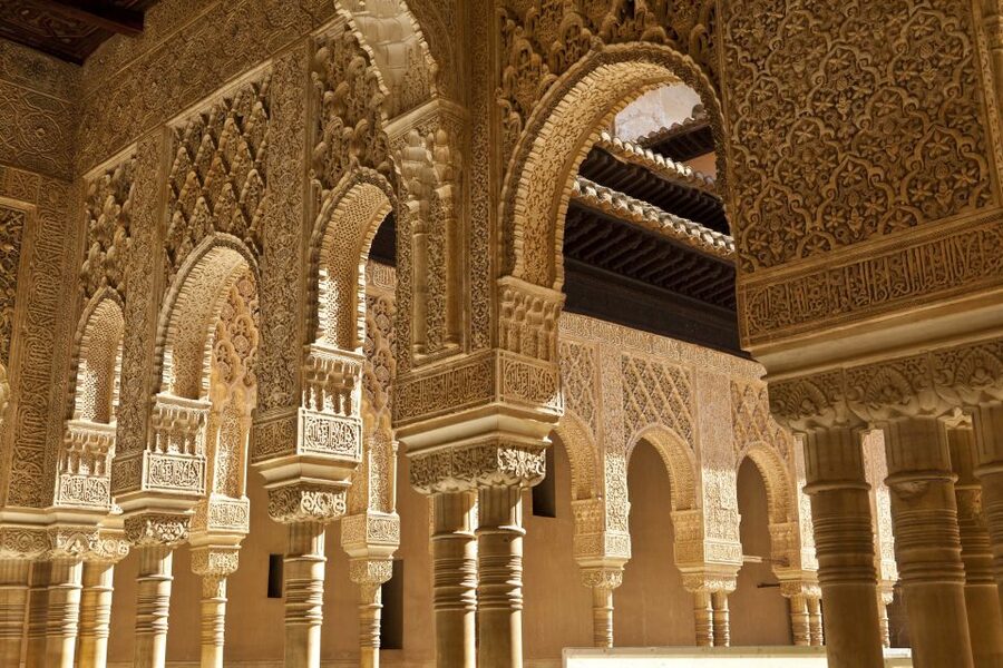 Alhambra, Nasrid Palaces, and Generalife 3-Hour Guided Tour - The walking, timing, and comfort factor