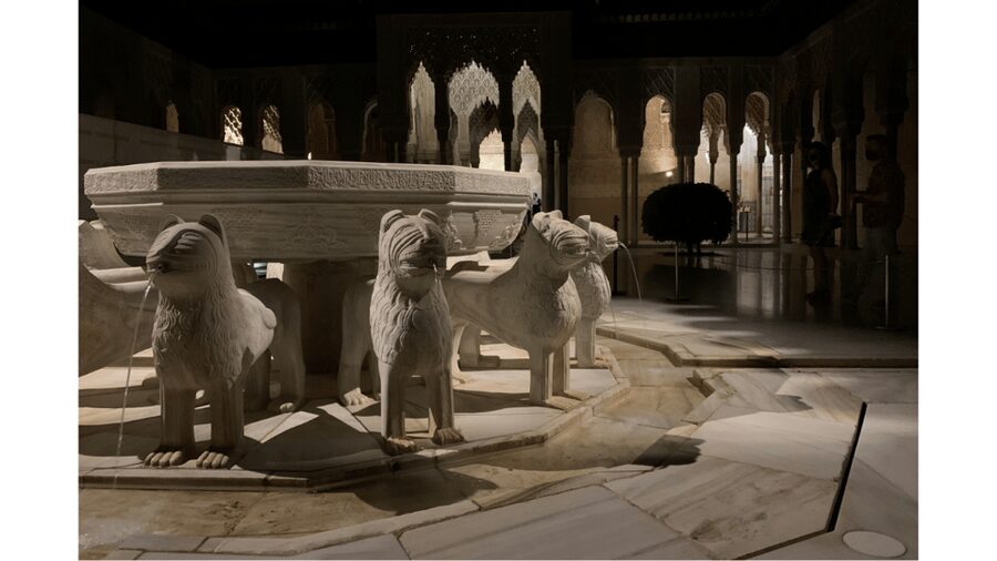 Alhambra: Nasrid Palaces Guided Night Tour without tickets - Key points to know before booking