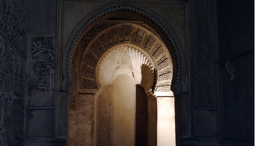 Alhambra: Nasrid Palaces Guided Night Tour without tickets - Charles V Palace and its Renaissance courtyard