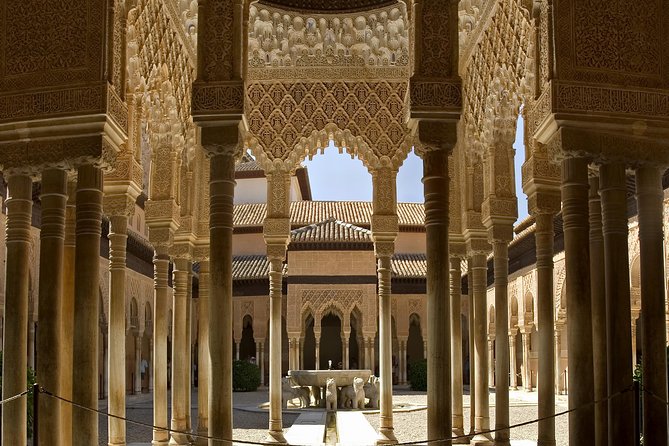 Alhambra Private/Small Group Tour & Nasrid Palaces Skip the Line - Key points at a glance