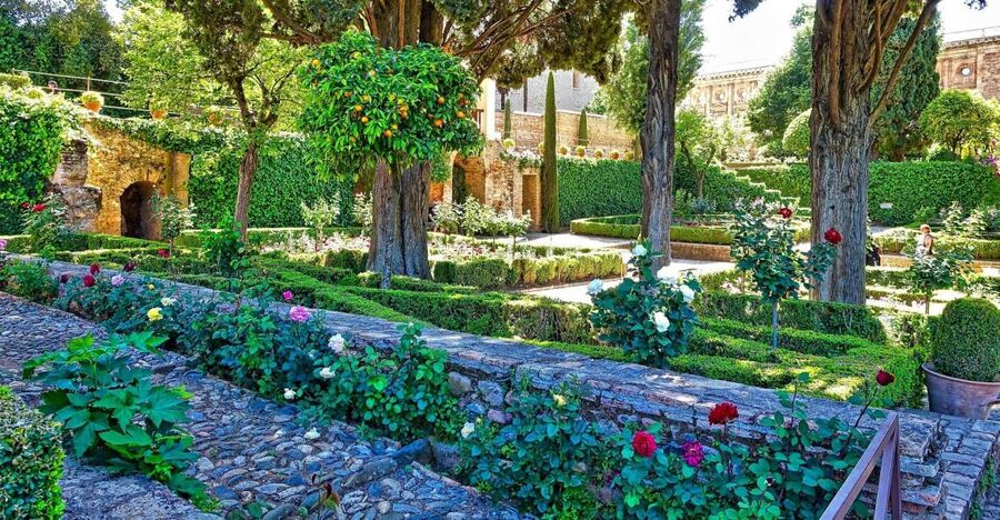 Alhambra's Gardens: Generalife, Partal, Alcazaba, & Carlos V - Generalife Gardens: a calm start above Granada